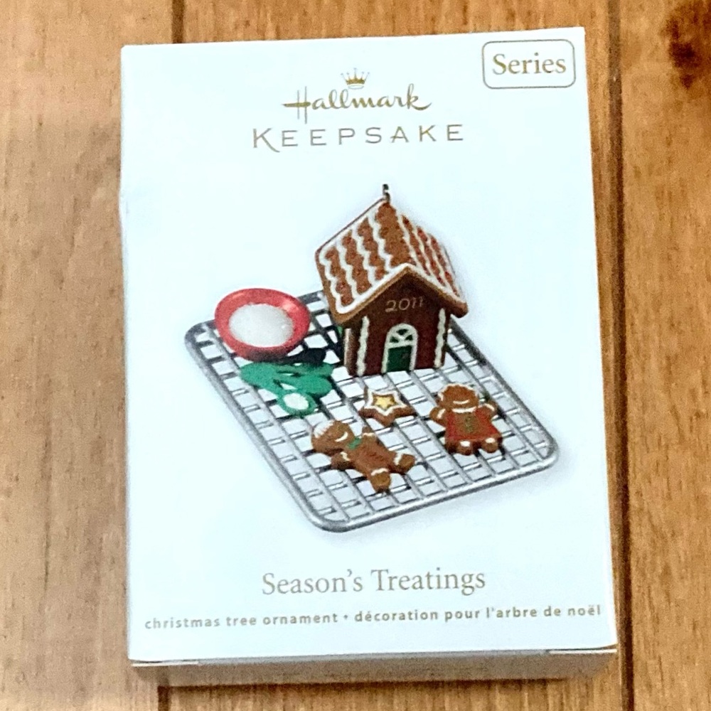 NIB Hallmark Keepsake Season’s Treatings Gingerbread House